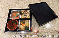 Umami Tasting Bento Box：右下から時計回りに野菜の炊合せ、お吸い物、鰯のうま味ソース添え、Umami Brothのパスタ